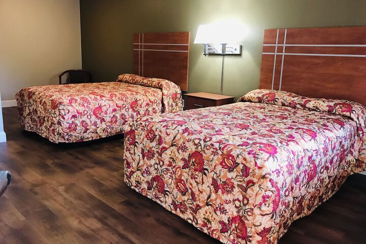 Deluxe 2 Queen Beds (10 of 12)