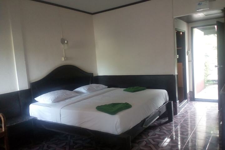 Room 30 of 158