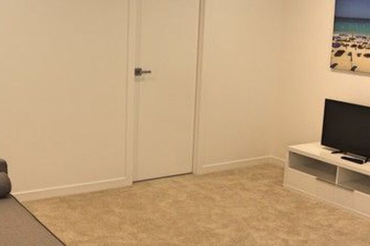 Room 33 of 46
