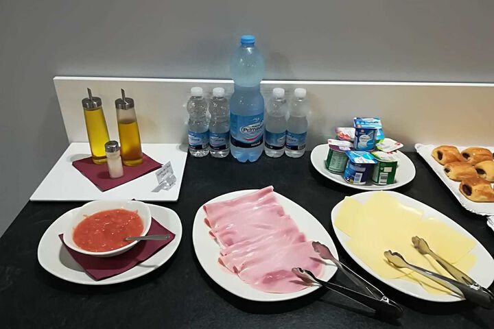 Dining 24 of 31
