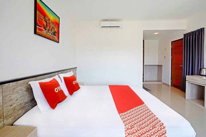 Room 8 of 33