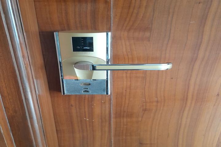 Room 35 of 171