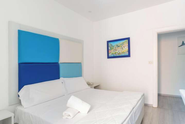Room 10 of 49