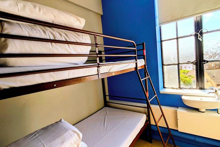Room 21 of 98