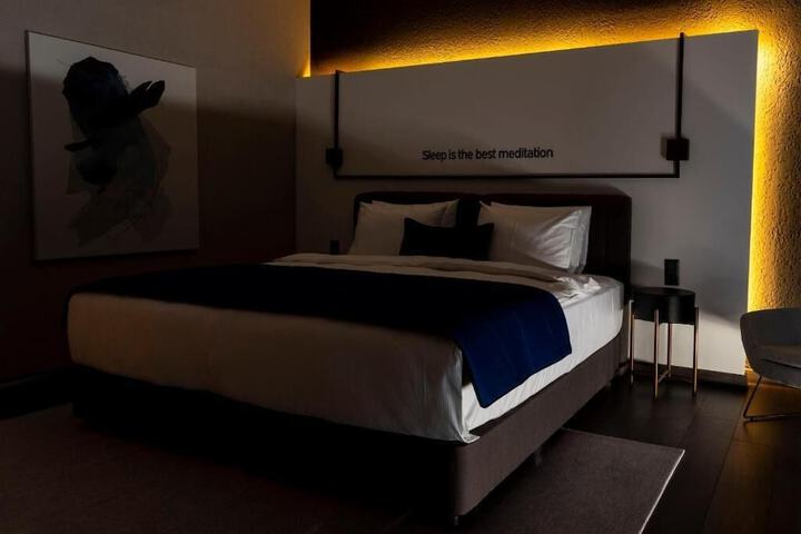 Room 10 of 46