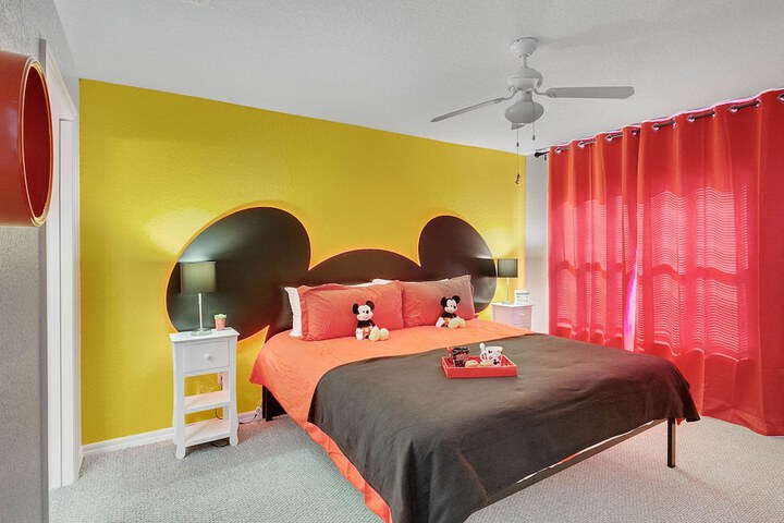 Room 6 of 24