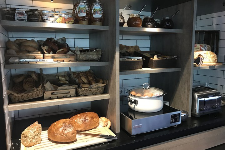 Breakfast/Coffee Service 22 of 39