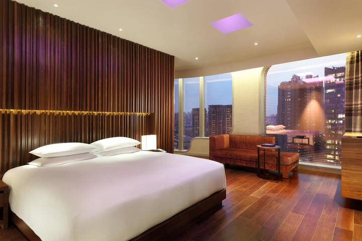 Room 32 of 58