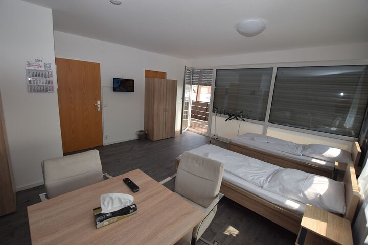 Room 9 of 11