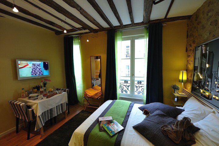 Room 165 of 648