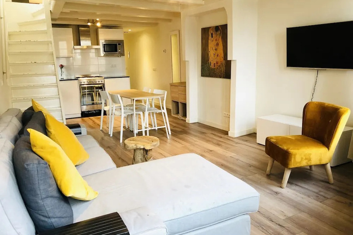 Room 2 of 15