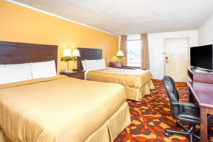 2 Double Beds (8 of 9)