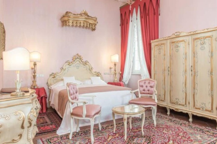 Room 10 of 65