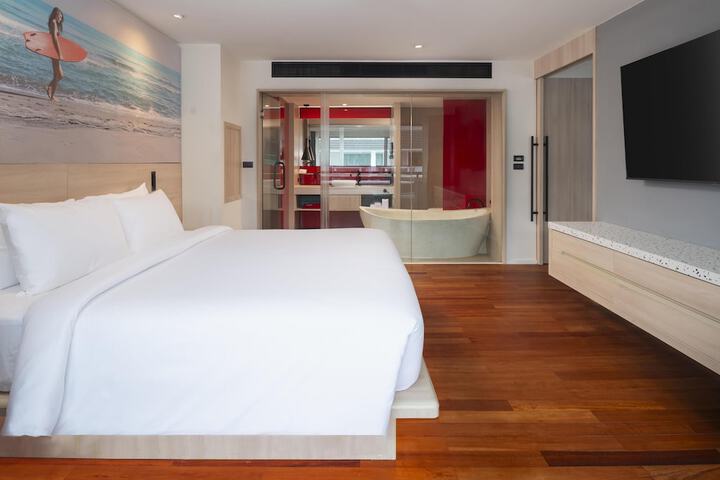 Room 35 of 141