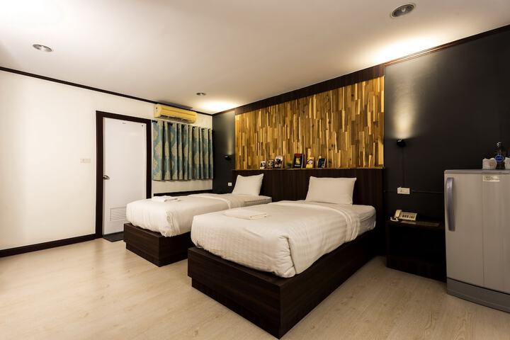 Room 52 of 85