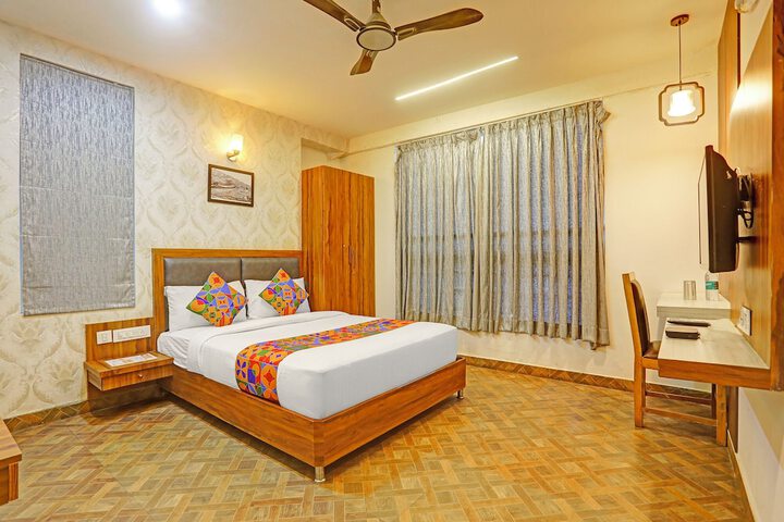FabHotel Emerald Suites - Near MG Road Metro Station