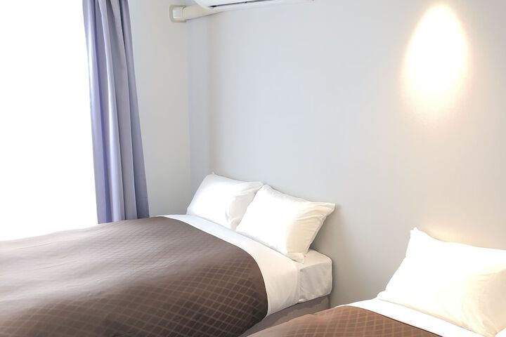 Room 2 of 31
