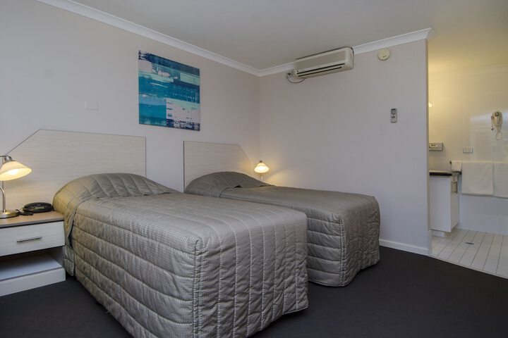 Room 30 of 100