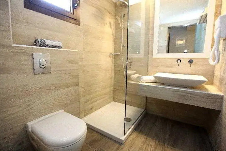 Room 8 of 17