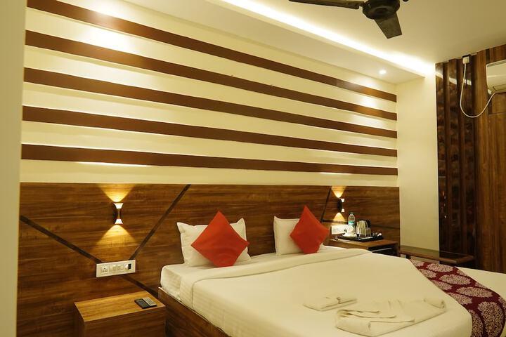 Room 7 of 32