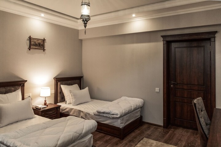 Room 6 of 29