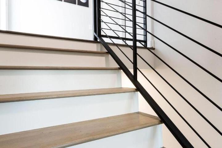 Montrose Guesthouse Suites by Dunyha