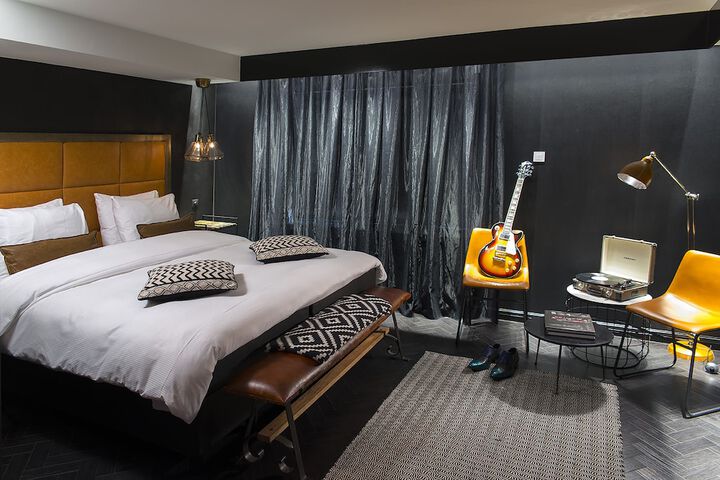 Room 9 of 50