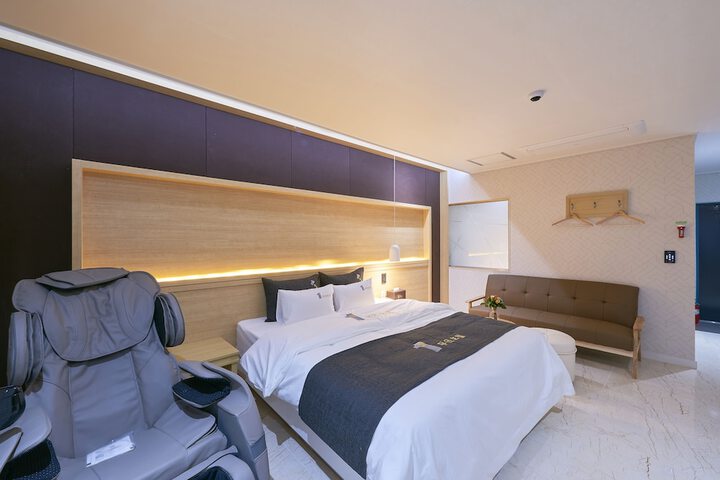 Room 35 of 61