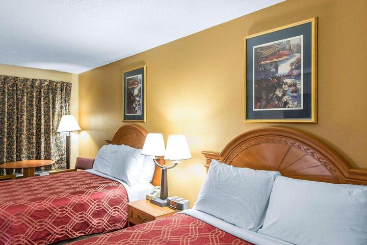 2 Double Beds (1 of 6)