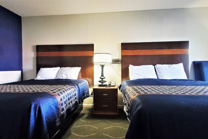 Economy Room 2 Double Beds (6 of 6)