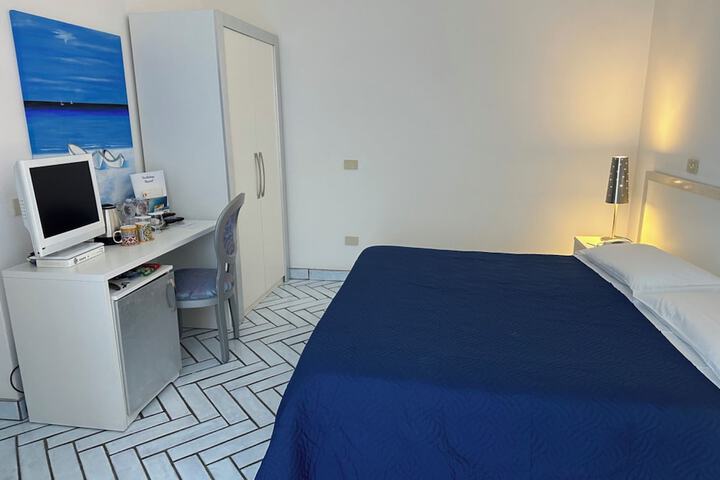 Room 19 of 108