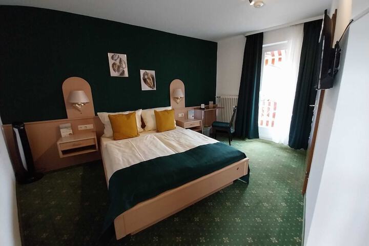 Room 13 of 24