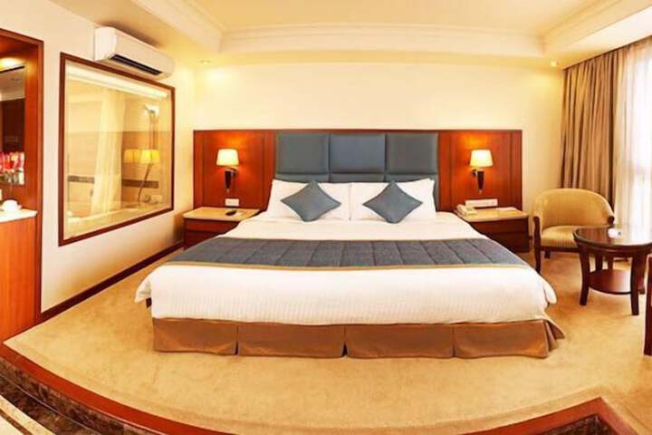 Room 9 of 21