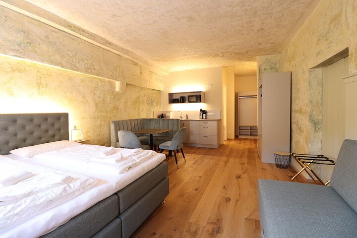 Room 43 of 102