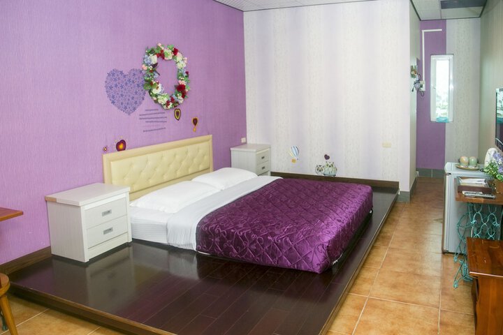 Room 6 of 38