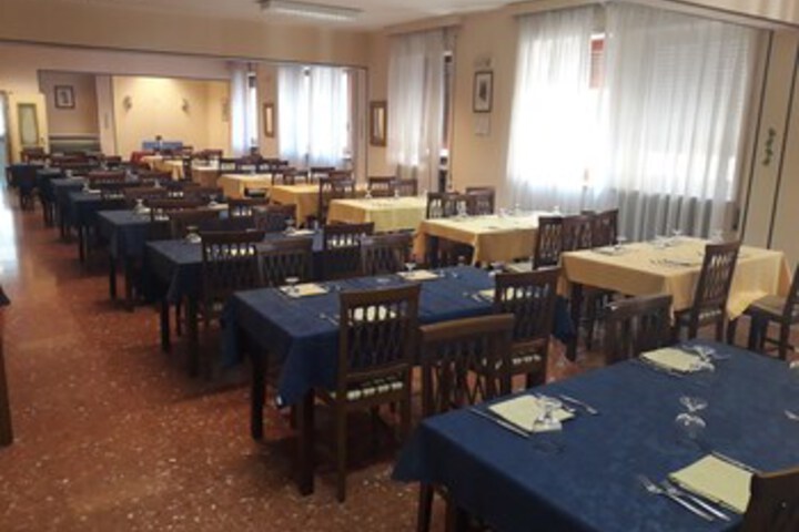 Dining 18 of 24
