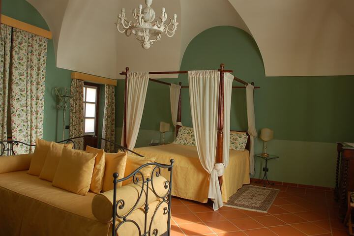 Room 4 of 21