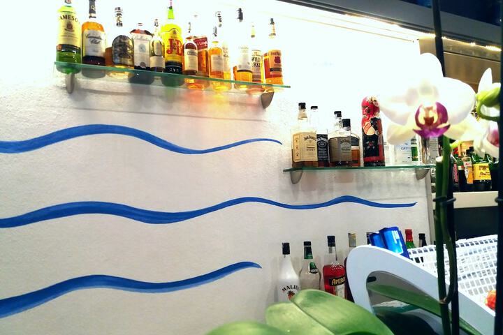 Lounge 29 of 49