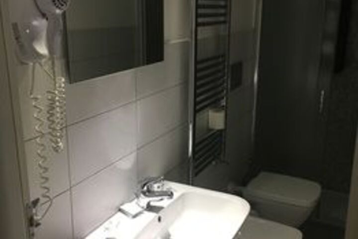 Room 5 of 14