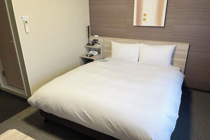 Room 7 of 27