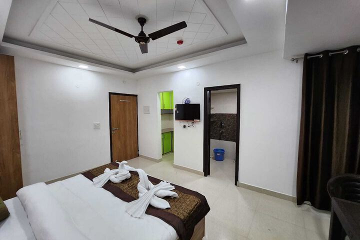 Room 4 of 13