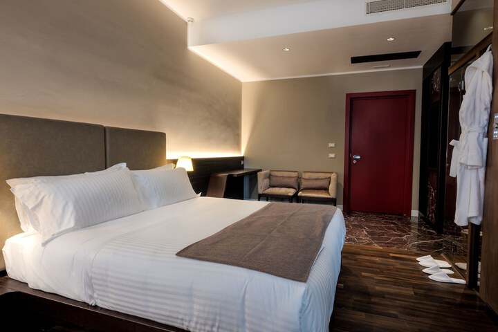 Room 6 of 23