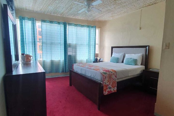 Room 6 of 6