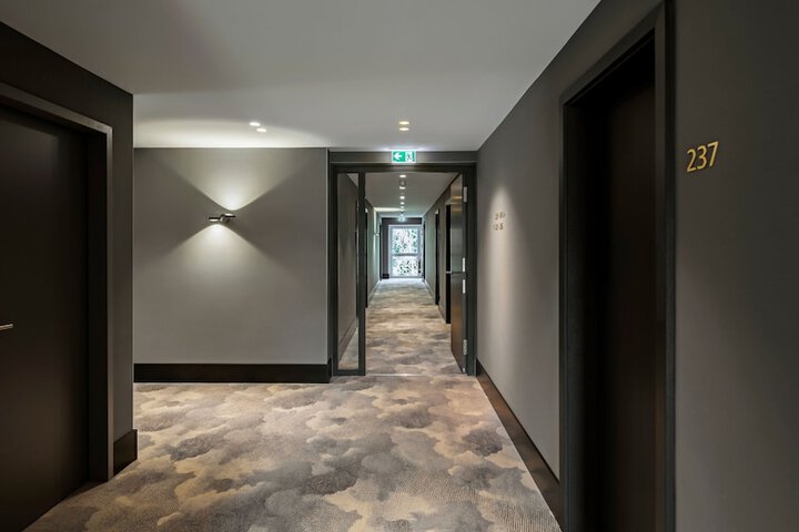 Ballroom/Hall 102 of 131