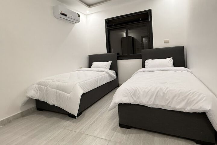 Room 8 of 43
