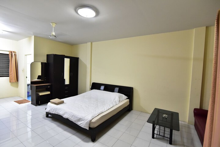 Room 11 of 36