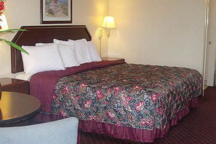 Room 5 of 16