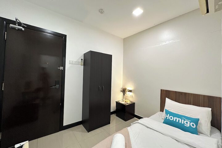 Room 13 of 36