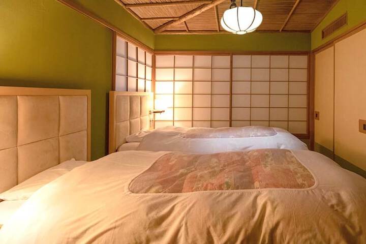 Room 12 of 143