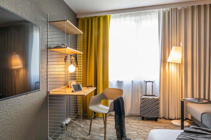 Room 25 of 156
